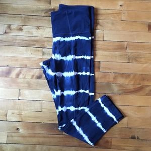 Athleta tye-dye Salutation Capri